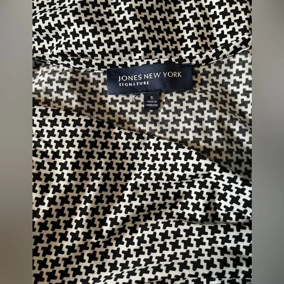 Jones New York - Black & White. Houndstooth Pattern. Jersey Wrap Dress. - Picture 6 of 9